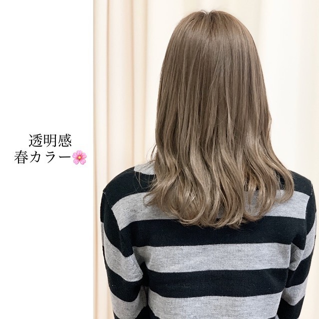 透明感ベージュ